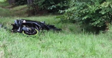 Zderzenie motocykla z samochodem pod Pruszkowem. Nie żyj motocyklista