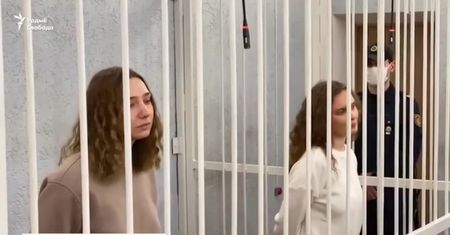 W Mińsku ruszył proces dwóch dziennikarek Biełsatu relacjonujących antyrządowe protesty.