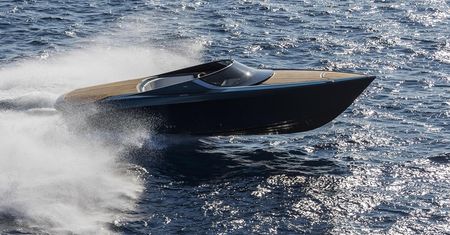 Aston Martin AM37: moc na wodzie