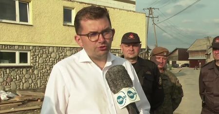 8 domów do całkowitej rozbiórki po pożarze w Nowej Białej. Wojewoda obiecuje zapomogi w wys. 200 tys. zł.