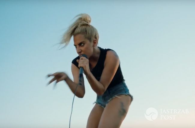 Lady Gaga - screen z teledysku "Perfect Illusion"