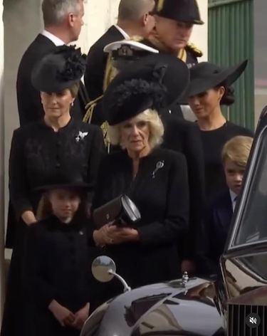 Księżniczka Charlotte wymieniła spojrzenia z Meghan Markle na pogrzebie królowej