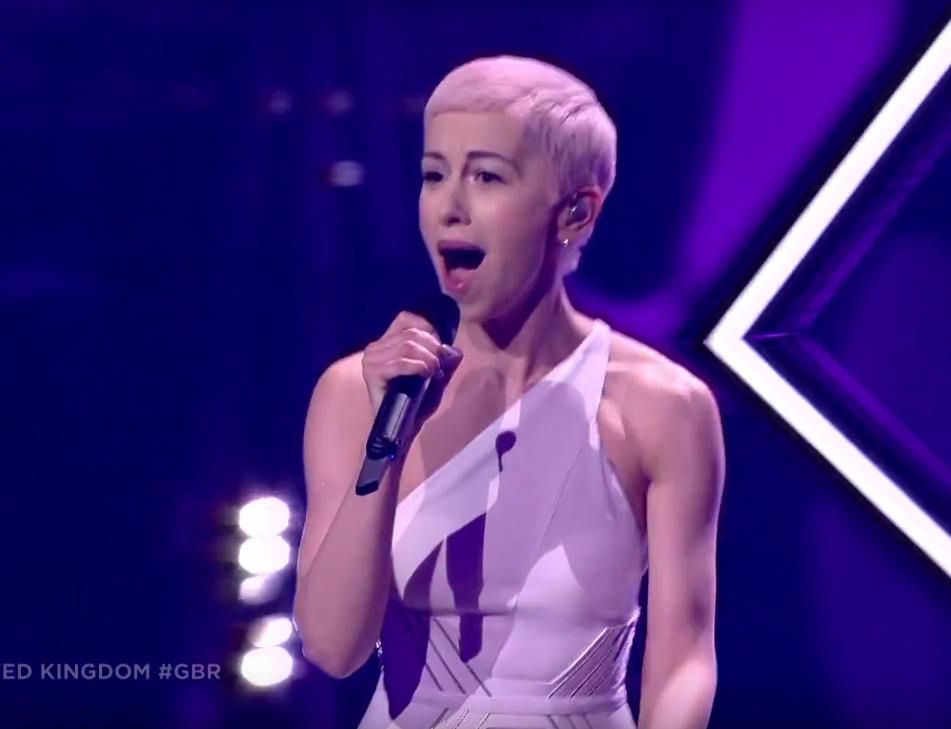 SuRie z Wielkiej Brytanii zaatakowana na scenie podczas Eurowizji 2018