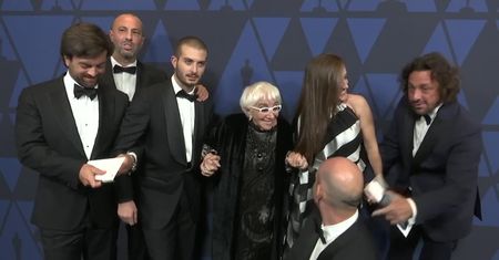 Charlize Theron, Scarlett Johansson, Jennifer Lopez, Pedro Almodóvar, Kate Mara na rozdaniu honorowych Oscarów. Kto jeszcze pojawił się na gali?