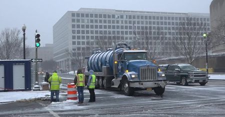 10 centrymetrów śniegu w Waszyngtonie. Zamknięto biura, muzea oraz niektóre szkoły