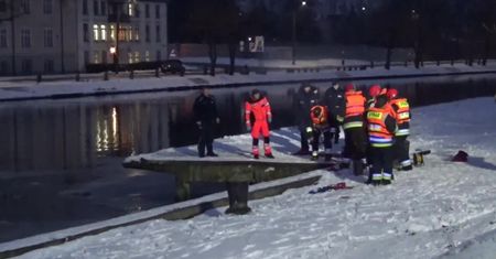 Strażacy wydobyli topielca z rzeki Elbląg