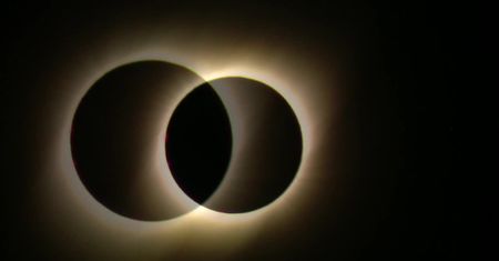 Całkowite zaćmienie słońca nad Ameryką Południową. Widoczne było od Chile po Buenos Aires