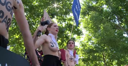 Aktywistki FEMEN protestowały w Paryżu przeciwko przemocy seksualnej wobec kobiet