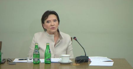 “Stawiano nas jako wzór w Komisji Europejskiej, teraz stawiają nas przed trybunałami”. E. Kopacz zeznaje przed komisją ds. VAT