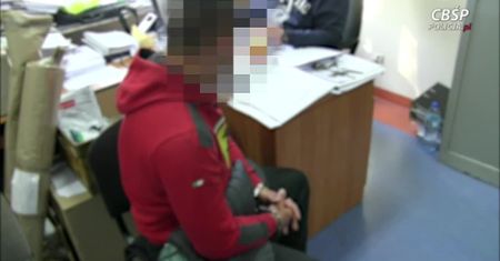 Policjanci CBŚP zatrzymali ośmiu fałszywych „funkcjonariuszy”. Są podejrzani o wyłudzenie 0,5 mln zł