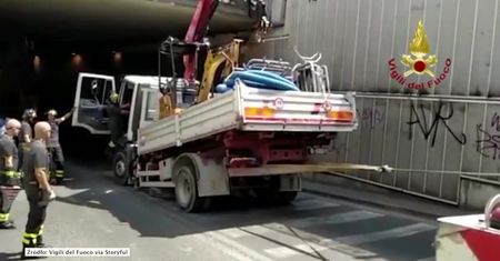 Ciężarówka utknęła w tunelu we Florencji. Dwie osoby wymagały hospitalizacji