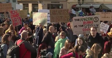 Czescy uczniowie protestowali w Pradze przeciwko zmianom klimatycznym