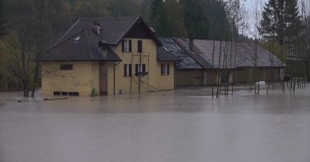 Powódź w północnych Włoszech. Zniszczone mosty i drogi