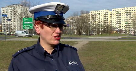W Łodzi samochód potrącił 70-letnią kobietę. Chwilę później pijany kierowca niemal przejechał policjanta