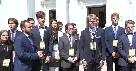 “Nie mamy zamiaru bawić się w politykę”. Parlament Dzieci i Młodzieży odbył się na Uniwersytecie Warszawskim