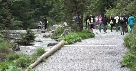 Wolontariusze po raz 7. posprzątają górskie szlaki. Dzięki akcji “Czyste Tatry” turyści śmiecą coraz mniej