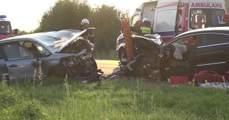 Zderzenie trzech aut na Pomorzu. Wśród ciężko rannych kobieta w ciąży