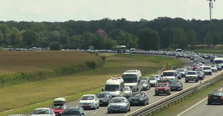 Karambol na autostradzie A4. Zderzyło się osiem pojazdów