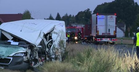 1 osoba zginęła w zderzeniu trzech pojazdów pod Ostrowem Wielkopolskim