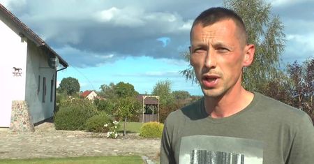 Naczepa TIR-a wpadła w poślizg i uderzyła w trzy samochody. Dwie osoby zostały ranne