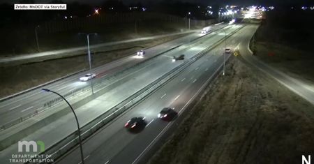 Awionetka wylądowała awaryjnie na autostradzie w Minnesocie, po czym zderzyła się z samochodem