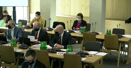 Resort zdrowia: Skala pandemii nas przerosła. Raporty o przyczynach zgonów poznamy za 1,5 roku