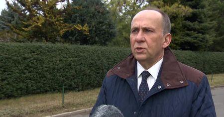 Matka podchodzi do rozkładu, nieznajomy chwyta za rękę jej 6-letnią córkę. Zarzuty i areszt dla Litwina