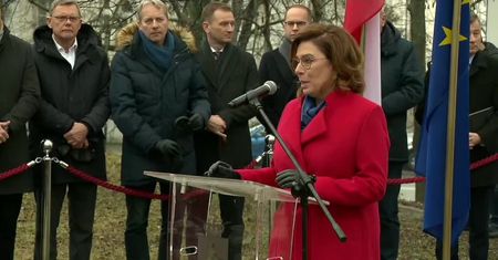 Aleja im. Pawła Adamowicza w parku T. Mazowieckiego w Warszawie