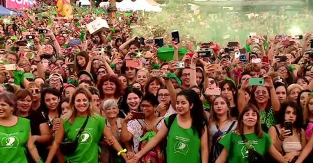Zielony protest kobiet w Argentynie. Domagają się liberalizacji przepisów aborcyjnych