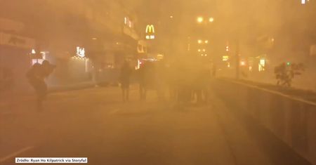 Zamieszki podczas zabawy sylwestrowej w Hongkongu. Policja użyła gazu łzawiącego