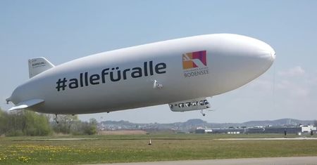 Policjanci z Ravensburga w Niemczech odbywają podniebne patrole na pokładzie… zeppelina