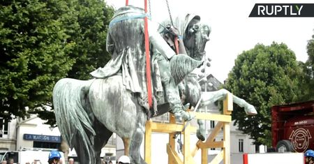 Pomnik Napoleona usunięty z Rouen. Zostanie odrestaurowany i wróci na swoje miejsce