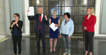 “To coś, czego prawica nie zrobiła i nigdy nie zrobi.” Lewica złożyła w sejmie projekt ustawy ”Świeckie państwo”