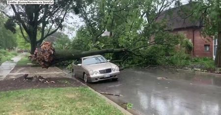 Potężna burza wiatrowa przeszła nad Chicago. Prawie pół miliona odbiorców było bez prądu