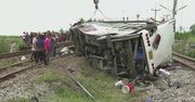 Wypadek w Tajlandii. Co najmniej 18 osób zginęło w wyniku zderzenia autokaru z pociągiem towarowym