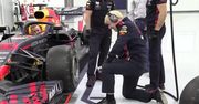 Sportowo-motoryzacyjne zadanie premiera Wielkiej Brytanii. Boris Johnson sprawdził się w roli… mechanika Formuły 1