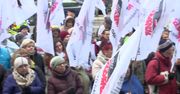 Protest oświatowej “Solidarności” przed urzędem wojewódzkim w Katowicach