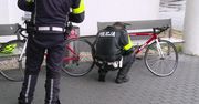 Dwóch 12-letnich kolarzy zderzyło się z samochodem podczas Mistrzostw Polski Szkółek Kolarskich w Raszkowie
