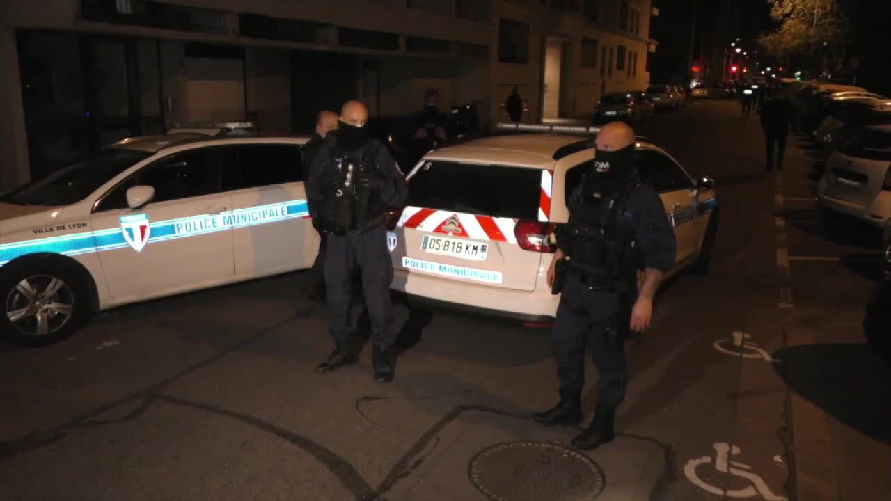 Pop postrzelony w Lyonie. Podejrzany zatrzymany w barze z kebabami