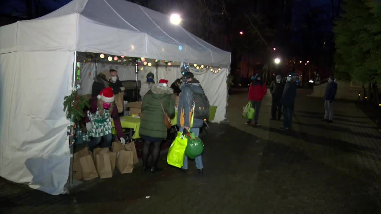 Bożonarodzeniowy obiad dla bezdomnych w Warszawie