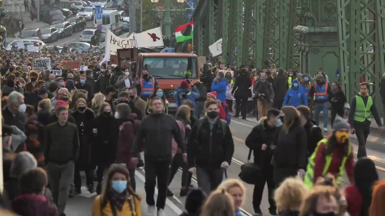 Tysiące studentów na ulicach Budapesztu. Protesty na rzecz wolności akademickiej na Węgrzech