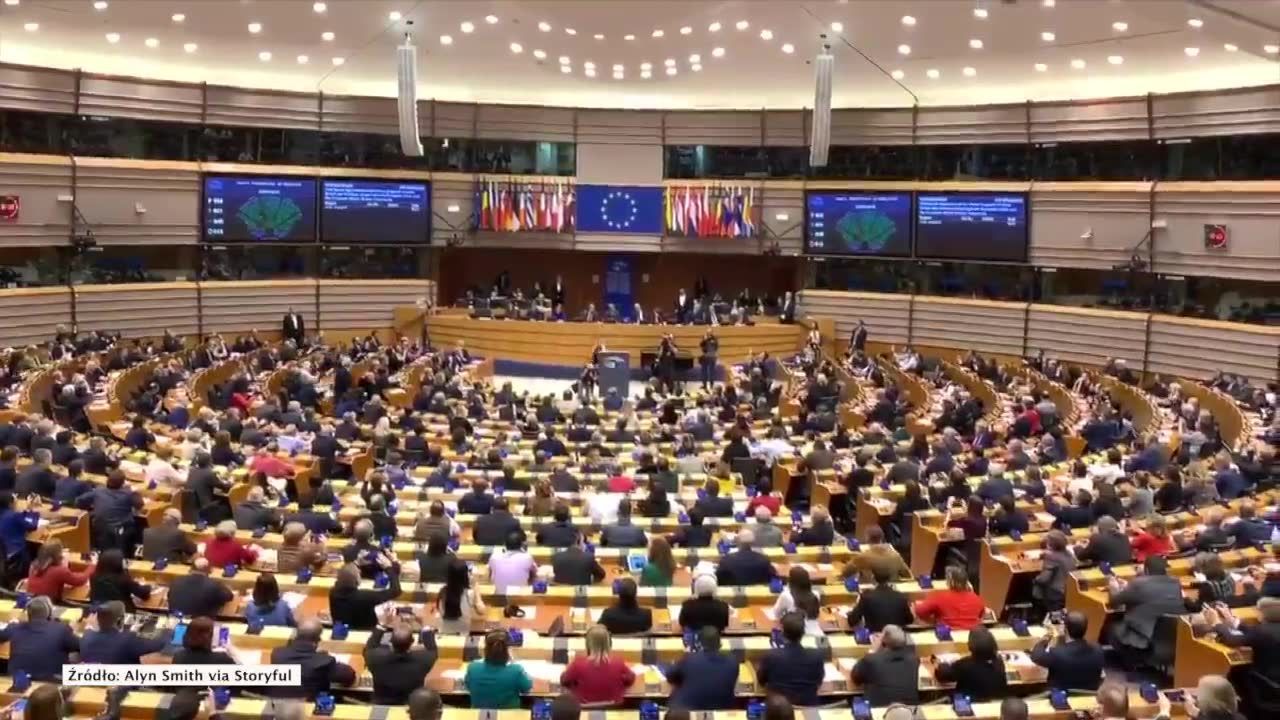 Europarlament przyjął umowę o brexicie. Deputowani odśpiewali W. Brytanii pożegnalna pieśń