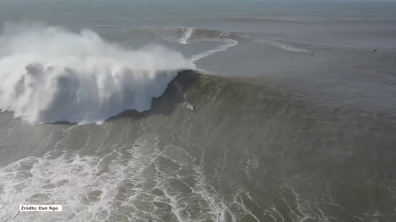 Gigantyczne fale u wybrzeży w Nazare przyciągnęły surferów