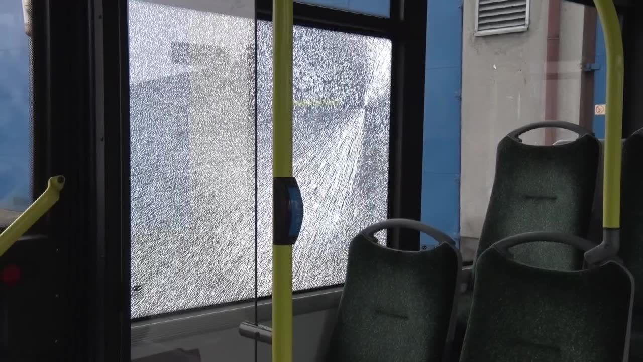 Zarzuty dla 18-latka, który ostrzelał autobus w Gnieźnie