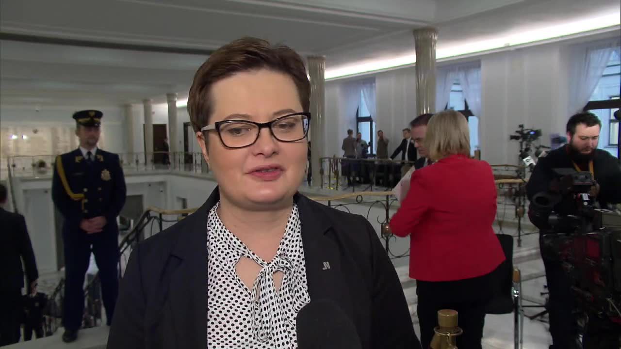 “Wzięli sobie na premiera króla ‘banksterów'”, “Poniżali Szydło tygodniami”. Politycy opozycji krytykują PiS za zmianę premiera