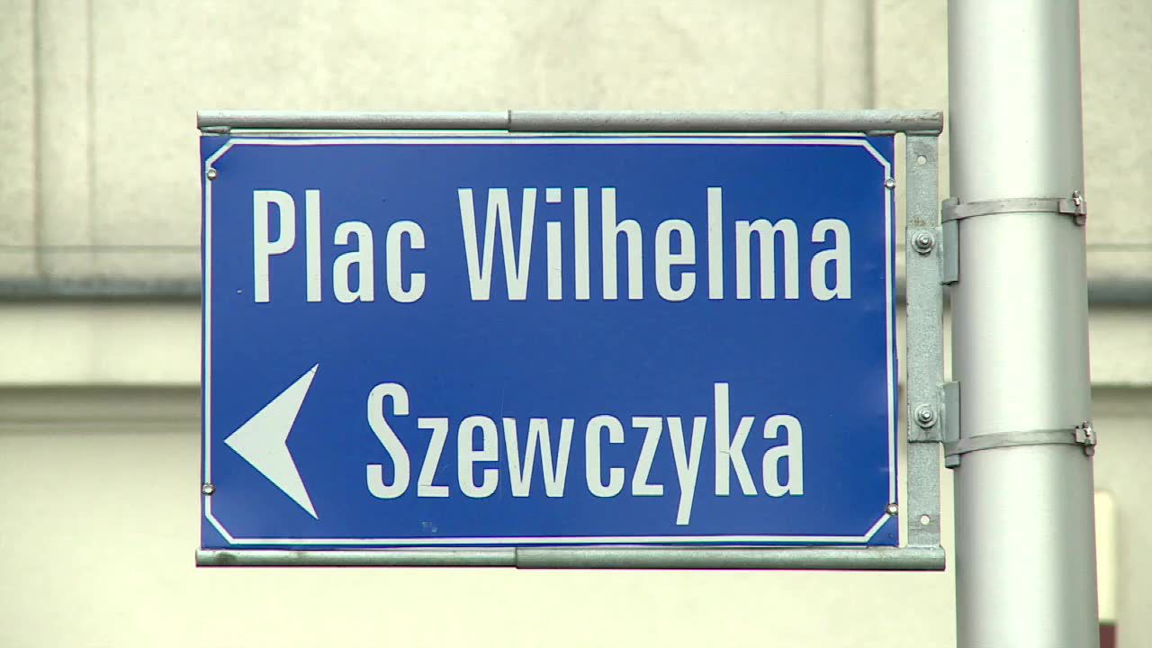 Wojewoda bez konsultacji zmienił plac Szewczyka na plac Kaczyńskich. Mieszkańcy Katowic wyszli na ulice