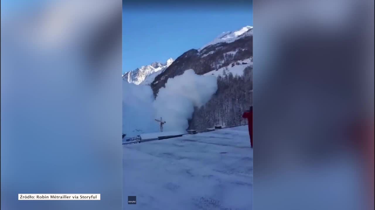 Kontrolowane zejście lawiny w szwajcarskiej dolinie Zermatt