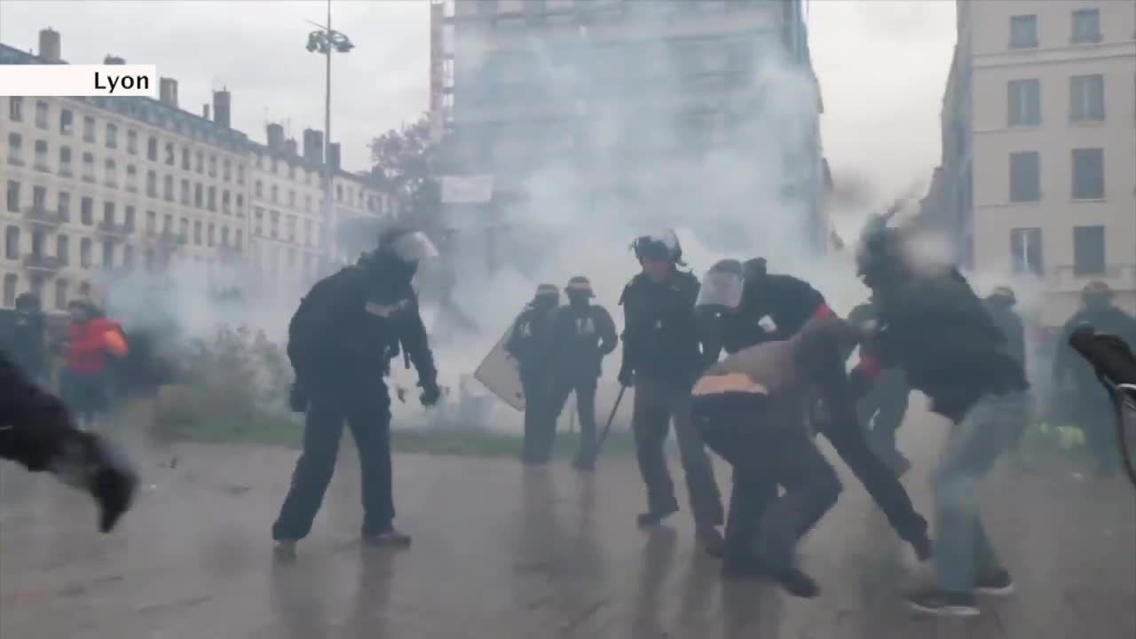 260 rannych, tysiące zatrzymanych. Brutalne protesty “żółtych kamizelek” we Francji