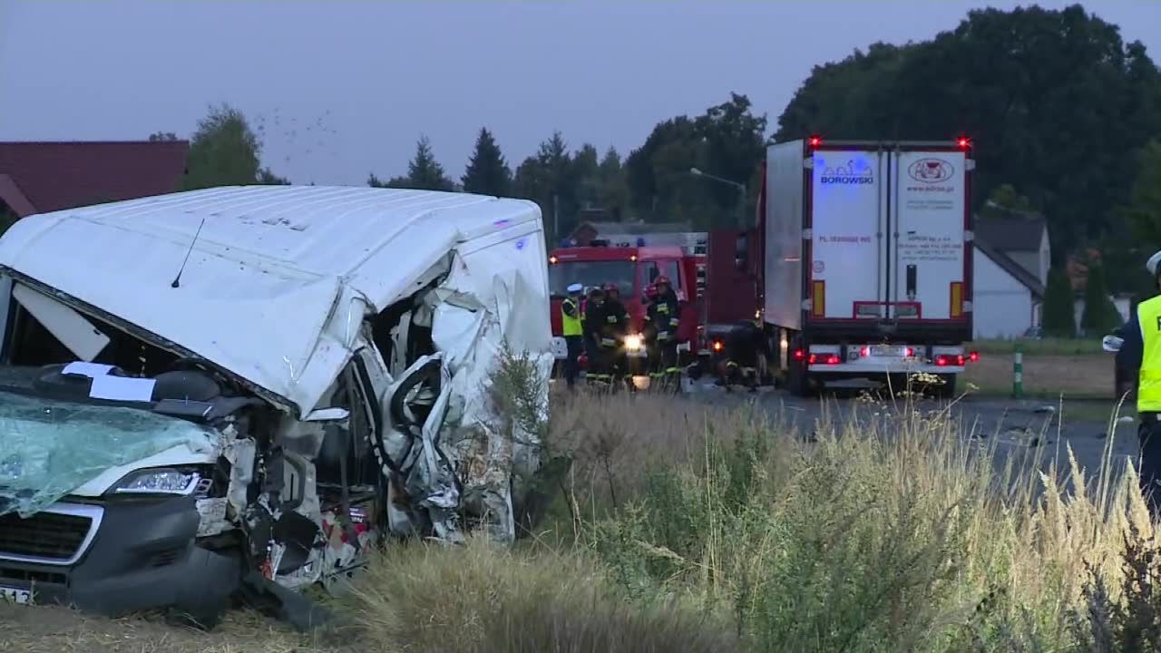 1 osoba zginęła w zderzeniu trzech pojazdów pod Ostrowem Wielkopolskim