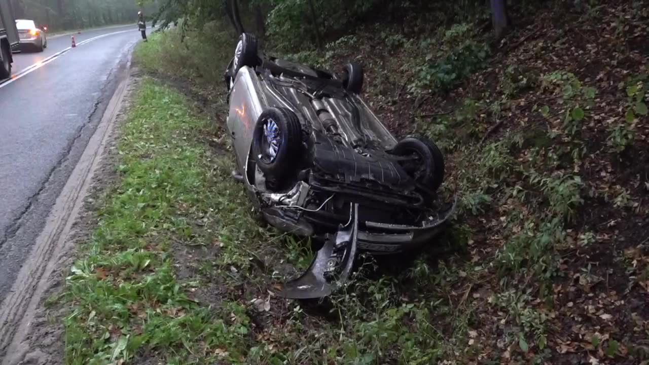 Wypadł z łuku i dachował. Groźny wypadek na Dolnym Śląsku